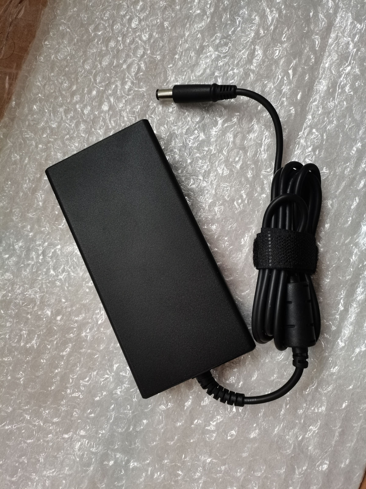 NEW Slim OEM Delta 19.5V 9.23A - Pc Gaming Msi 评论和价格
