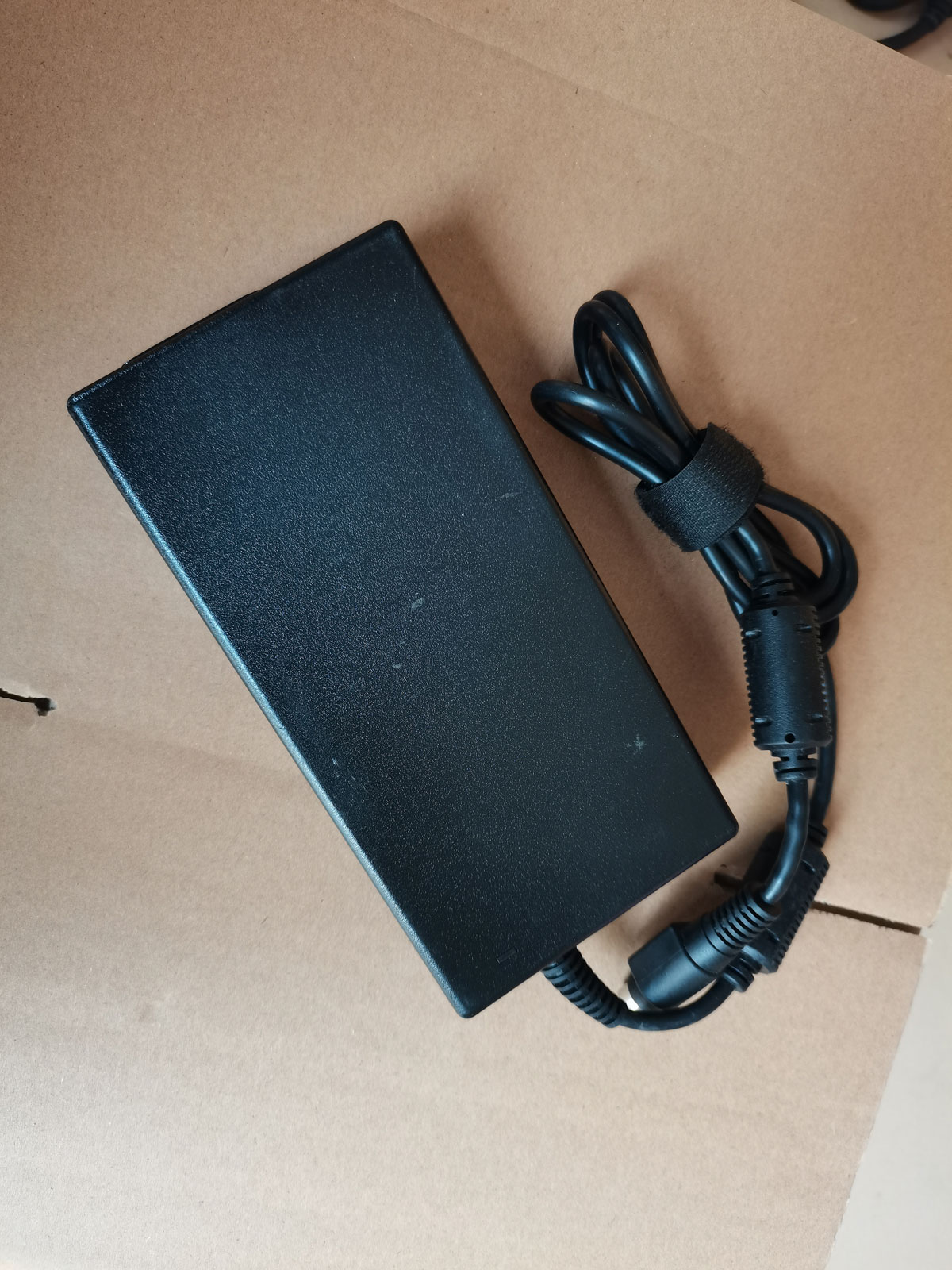 OEM Delta 230W 19.5V 11.8A ADP - Pc Gaming Msi 评论和价格